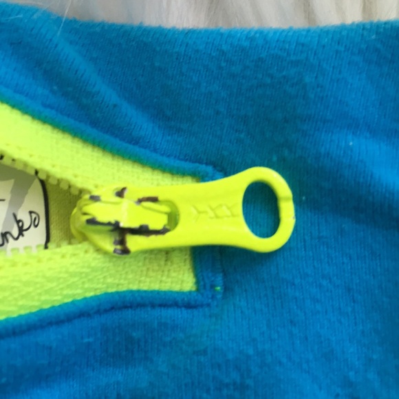 đź’•Lululemon Iviva tribal neon shorts - Picture 5 of 6